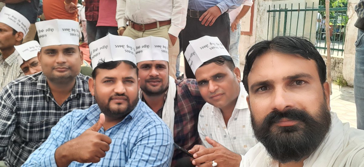 rlkumawat2610's tweet photo. #Transfer_3rdGrade_Master
@ashokgehlot51 जी ट्रांसफर करो इस बार हम हमारा हक मांगते नहीं किसी से भीख मांगते।
एक ही नारा एक ही मांग ट्रांसफर- ट्रांसफर
@GovindDotasra
@DrBDKallaINC
@ZahidaKhanINC
@News18Rajasthan
@AlokBeniwal_IND
@ManishYadavIn https://t.co/gPmJRXSWUH
