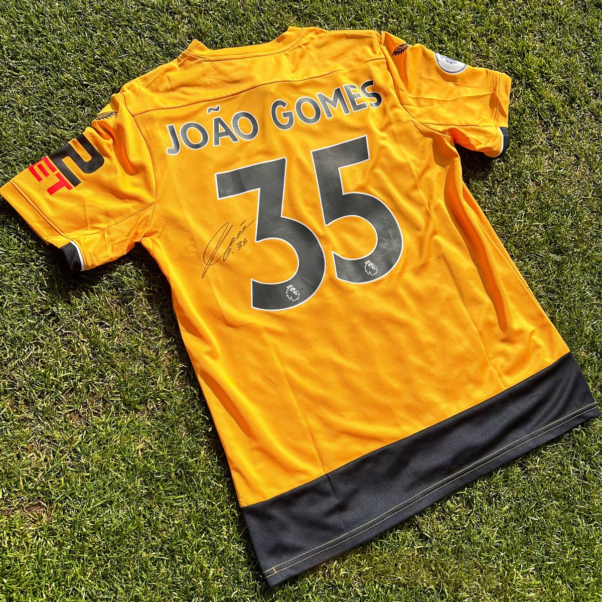 Another monster performance from <a href="/GomesOficial08/">João Gomes</a> yesterday! We’re giving you the chance to win his signed shirt! 😍

To enter, simply follow <a href="/Young_Wolves/">Young Wolves</a>, like and RT this tweet! 💛

Winner will be contacted on Monday 24th April. Good luck!