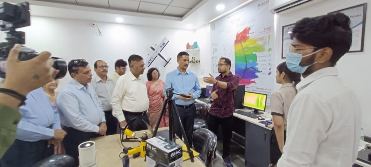 शंभू दयाल इंटर कॉलेज गाजियाबाद में एयरोस्पेस लैब का शुभारंभ किया। <a href="/CMOfficeUP/">CM Office, GoUP</a> <a href="/UPGovt/">Government of UP</a> <a href="/ChiefSecyUP/">S.P. Goyal, Chief Secretary, GoUP</a>