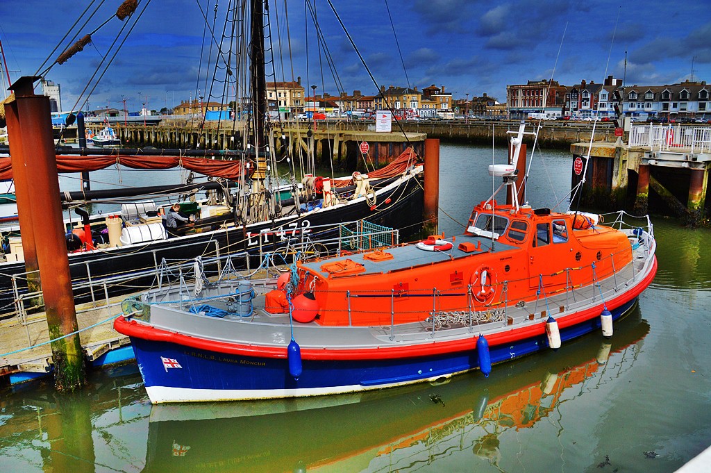 TheSuffolkMan's tweet photo. #Lowestoft @RNLI #RNLB https://t.co/DUIdw4H4mf