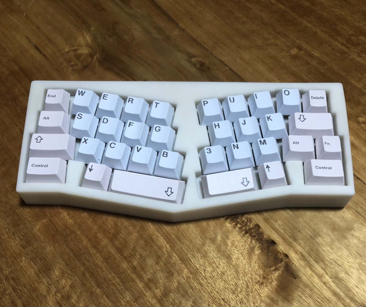 kurihary's tweet image. お苦しみを和らげてくれるのはC-13X 
Keyboard:C-13X handwired with a RP2040-Zero 
Switch:Gateron CAP V2 Milk Brown 
Keycap: ††† GMK Moomin Base Kit ††† 　 
#KEEB_PD #KEEB_PD_R144 #PRK_Firmware
#MechanicalKeyboard #3DPrinting