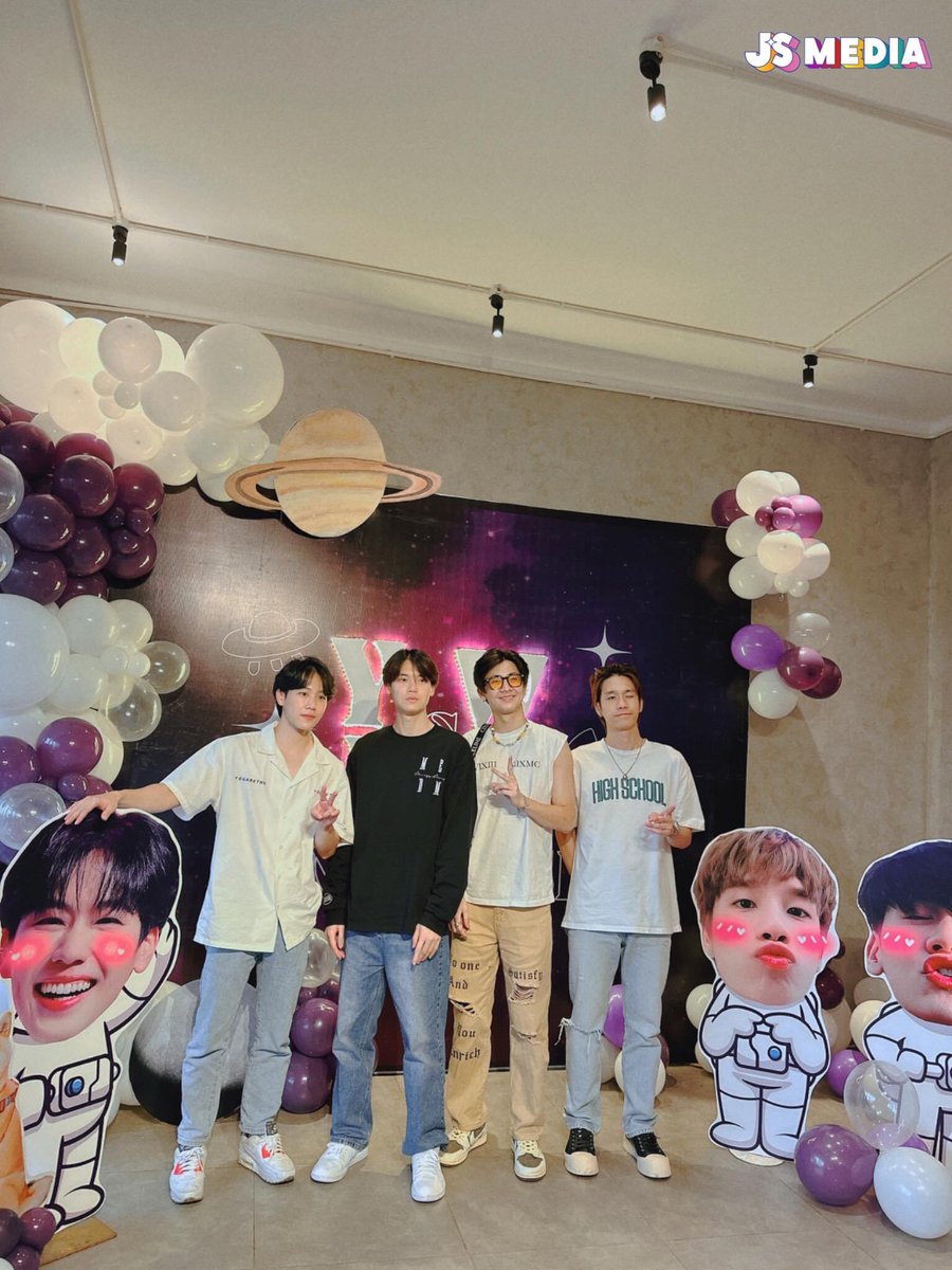 theoneyin's tweet photo. อีกไม่ถึง 30 นาที แฟนมีตแรกในนาม “หยิ่น-วอร์-พร้อม-บ้อนซ์” สี่แสบลูกแม่อั๋น กำลังจะเริ่มต้นขึ้นแล้ว ขอให้ตั้งแต่นาทีแรกจนถึงนาทีสุดท้ายของโชว์ ทุกอย่างราบรื่นไปได้ด้วยดี 

เชื่อว่าน้องๆ จะทำโชว์ออกมามันส์อย่างแน่นอน สู้ๆ นะคะ ✌🏻✌🏻✌🏻✌🏻

 #YWPBFMinVietNam
#yinyin_anw Yin Anan @yinyin_anw #warwanarat #หยิ่นวอร์ #prompayy #bonnadol
