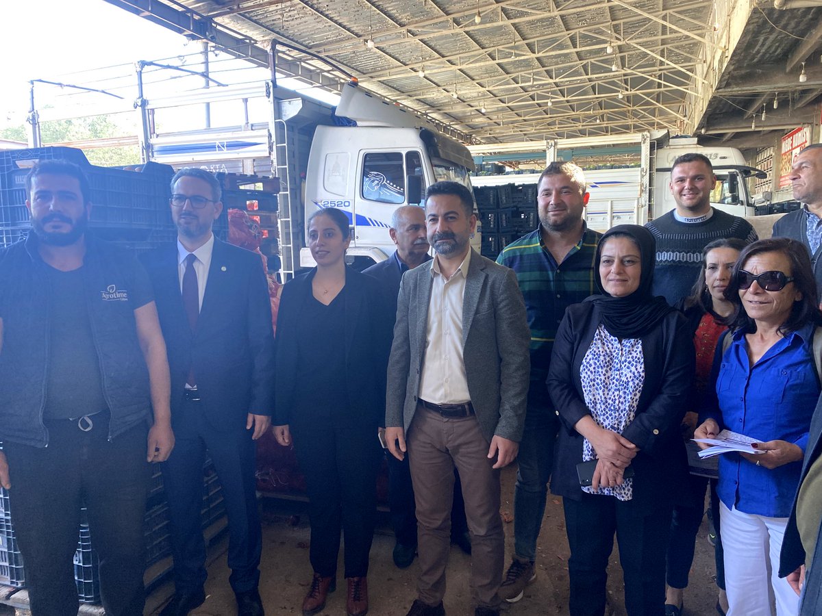 dempartiadana's tweet photo. Milletvekili adaylarımızın katılımıyla Adana Kabzımallar Odasını ziyaret ettik, hal çalışanlarıyla bir araya geldik. #degistirmeyegeliyoruz @ferhatkabais @Rojbincelik @mehmetkarakiss https://t.co/9kCyV1TPrE