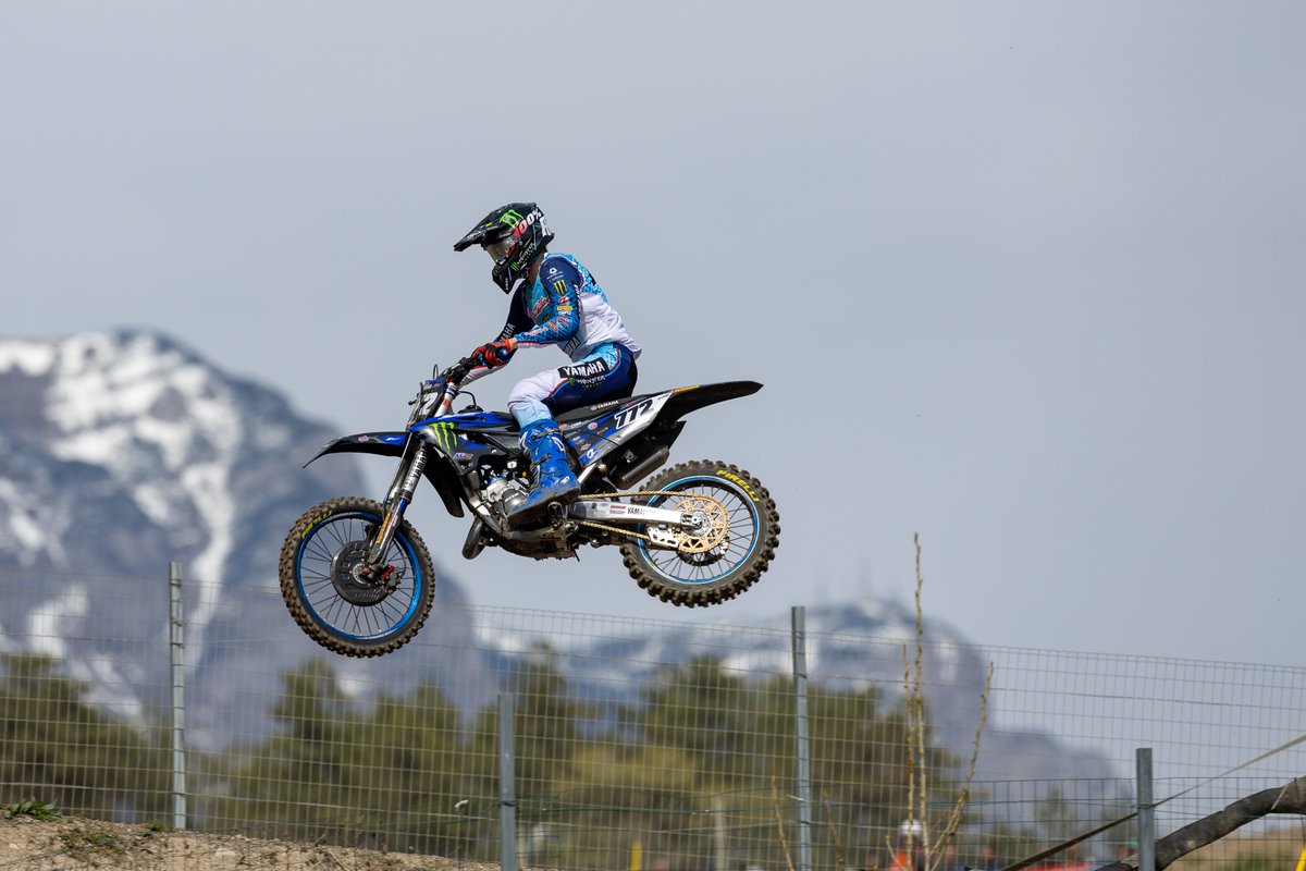 yamaharacingcom's tweet image. 🏆 Janis Reisulis powers his #GYTR kitted #YZ125 to a dominant 1-1 victory at the @mxgp of Trentino, and now leads the #EMX125 Championship by 13-points! 🚀✨