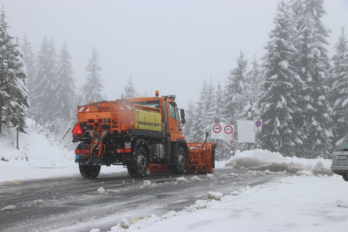 danivumalvier's tweet photo. Etwa 25 cm #Neuschnee auf der Ibergeregg. #Aprilschnee https://t.co/fs3SHmKXi5