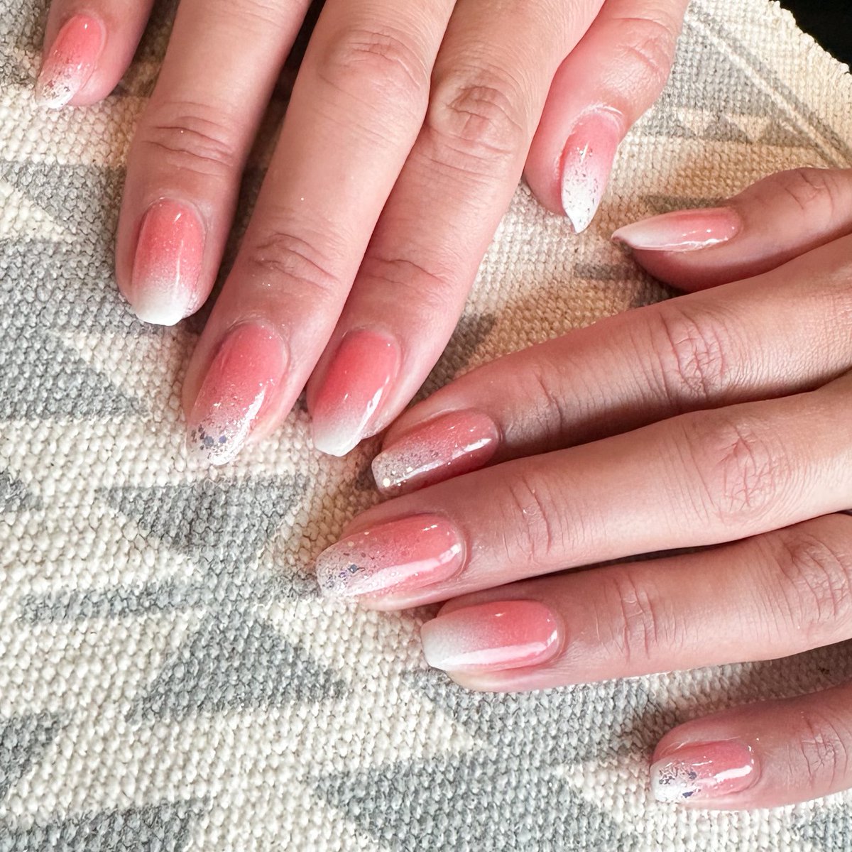 anrich_nail's tweet photo. 私は他店のオフを無料には【絶対】しない。なので初来店の時は少しお値段が張る。オフ無料にならないんですか？と聞かれるし、キャンペーンもやらない。だって他の人が付けたジェルは正体不明だもん。ケアもベースも大事だけど、他店オフに何より気を遣う。種類・厚み・体感全て。#anrich #美爪の近道 https://t.co/66fZQ8aOFW