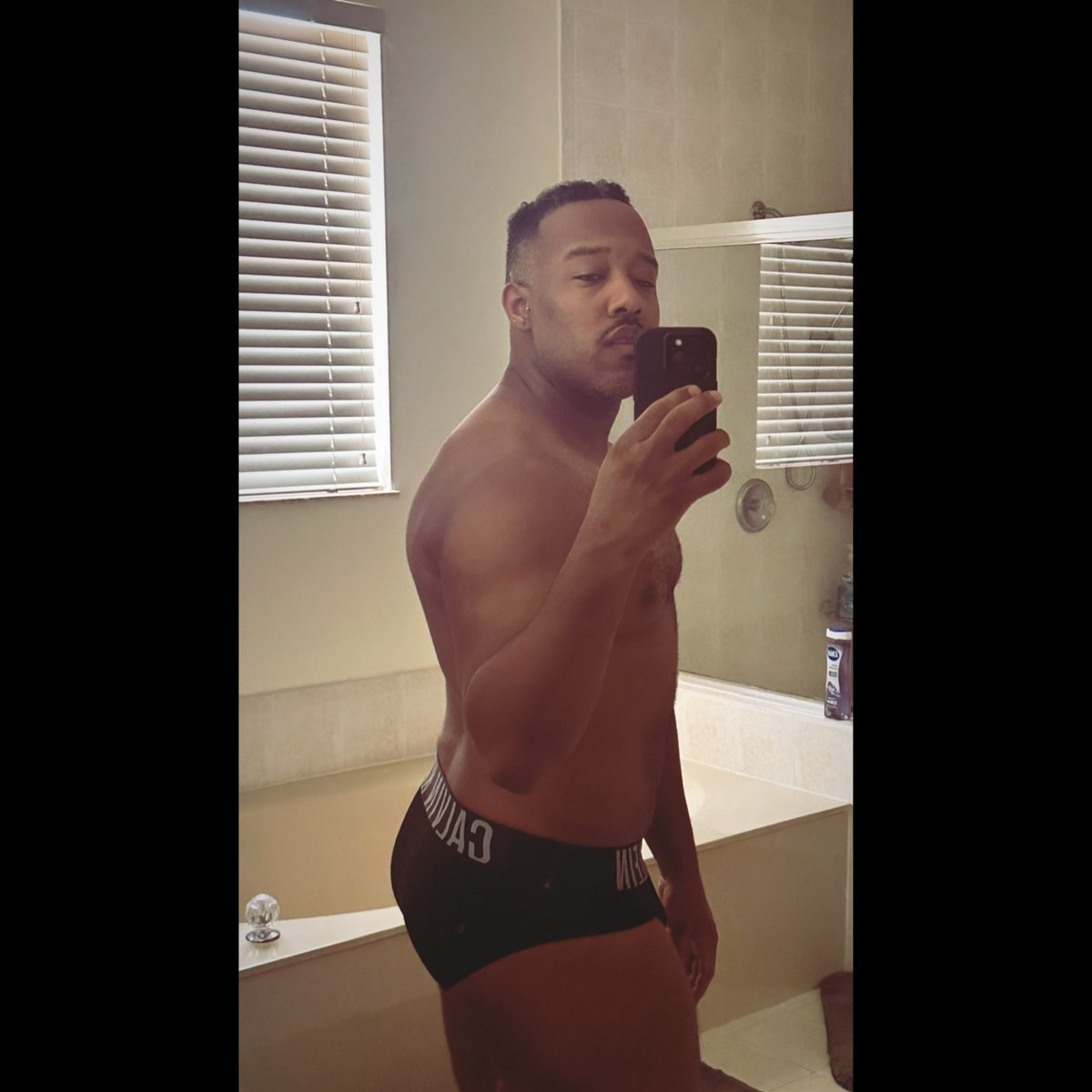 AllenNeedsANap's tweet photo. #NewProfilePic https://t.co/rnueX5WEkE