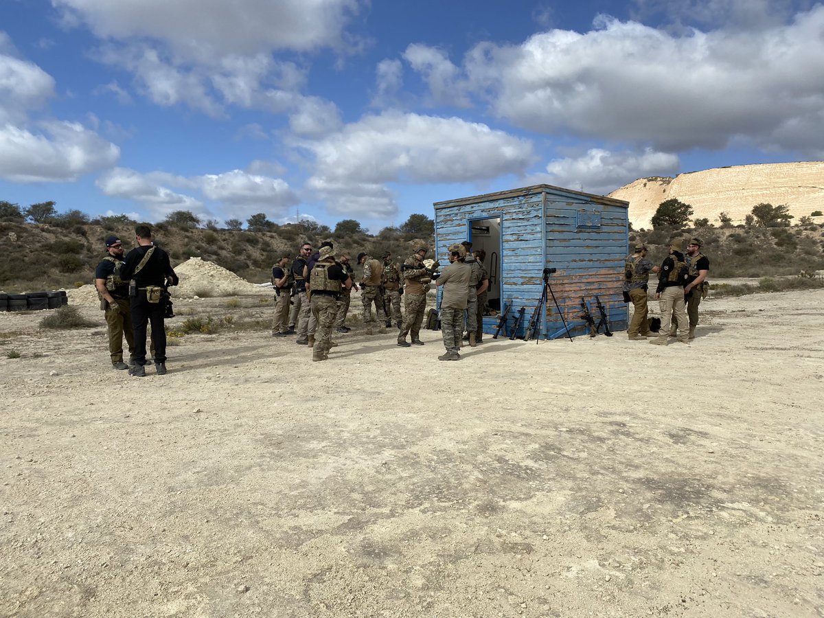 CarboAirsoft's tweet photo. Derrochando bolas con los compañeros de el Puche. https://t.co/WRi1LbOsi2
