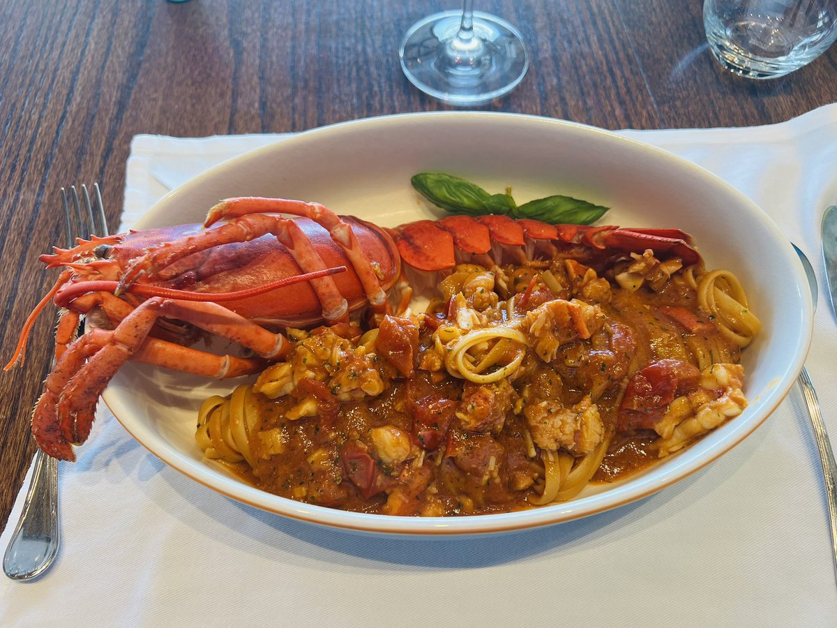 Happy Sunday ❤️ 🦞 🍷