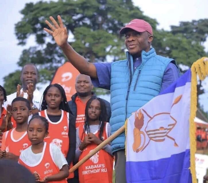 kizzabesigye1's tweet photo. For the love and concern he has for his people and our country! 
Be blessed abundantly. 👏🏾👏🏾 https://t.co/c4i0K0Kb82
