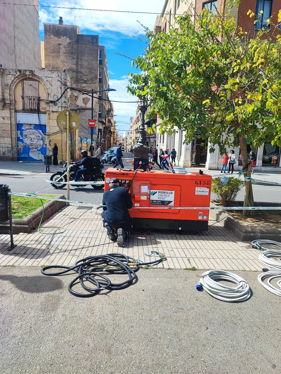 deTarragona1's tweet photo. @TGNAjuntament cal que cada vegada que es fa i alguna cosa a la rambla s'hagi d'instalar generadors?
No podríeu disposar de punts de connexió per les fires que s'hi fan?
Soroll i contaminació.... https://t.co/IlXqkAjy0m