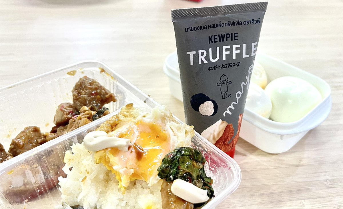 mayo_everything's tweet photo. เพิ่งได้ลอง Truffle Mayo ของคิวพี
เราว่ามันบางๆแบบstuck in the middle ไม่รู้สึกถึงมาโยไม่รู้สึกถึงทรัฟเฟิลไม่รู้สึกถึงครีมมี่ซึ่งอันนี้เราแปลกใจมาก
ปัญหาหลักของมันคือค่อนข้างหวานนำ เราลองกับอาหารอย่างอื่นรสกลางๆพวกไข่เจียว ใส้กรอก อะไรแล้วก็ไม่ดึง #รีวิวอาหาร #รีวิวมาโย https://t.co/vTMKkStNqE