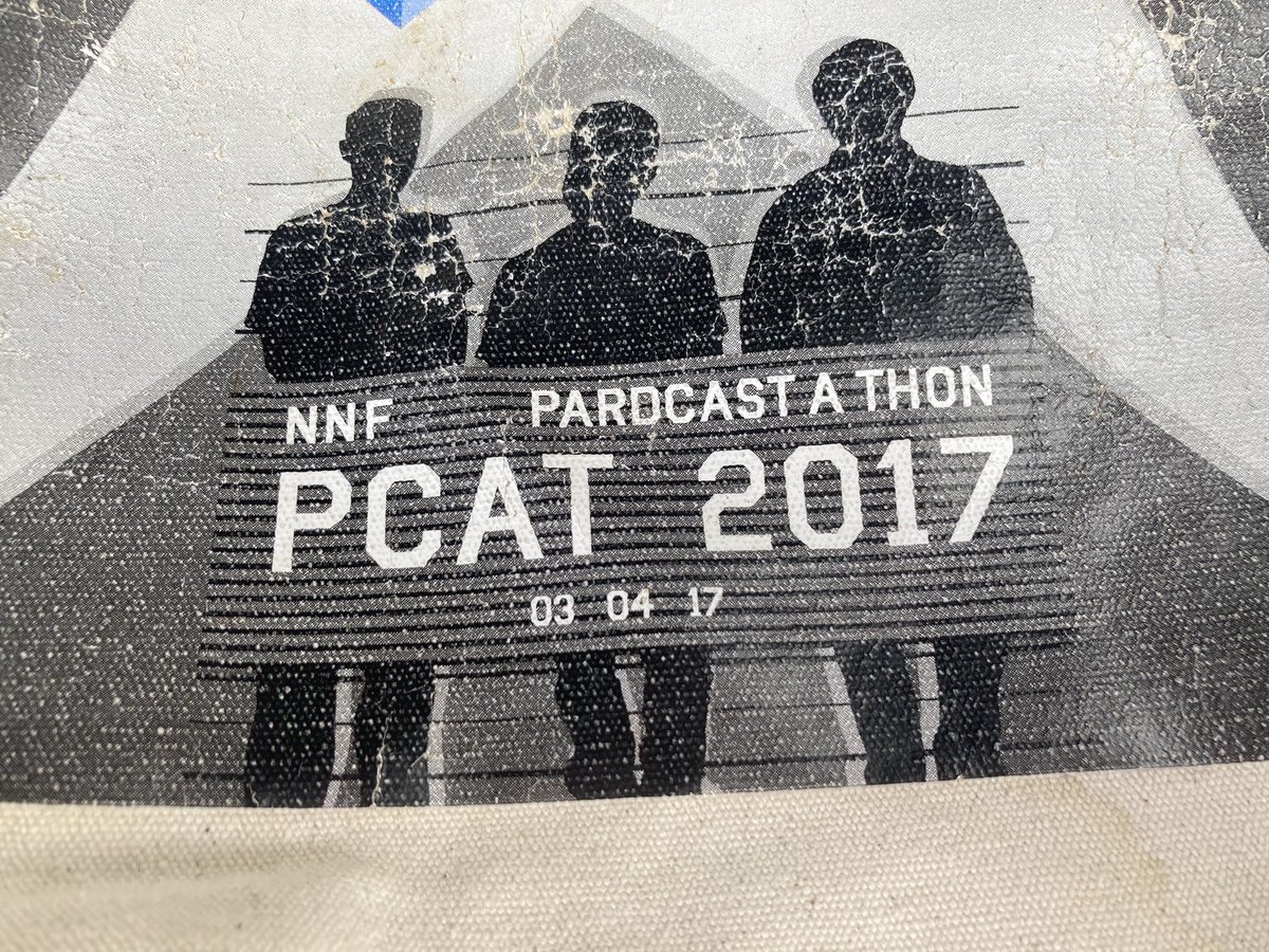 Somefrenchguy69's tweet photo. I can't believe 6 years have already passed since I met my hero .... hope to be back someday for pardcastathon 20 something (and yes my tote bag is still in use as my beach towel bag ;-))
A bientôt mes amis :-) @jimmypardo @NeverNotFunny @MyNameIsGaron @EliotHochberg https://t.co/XyCTGEVZTT