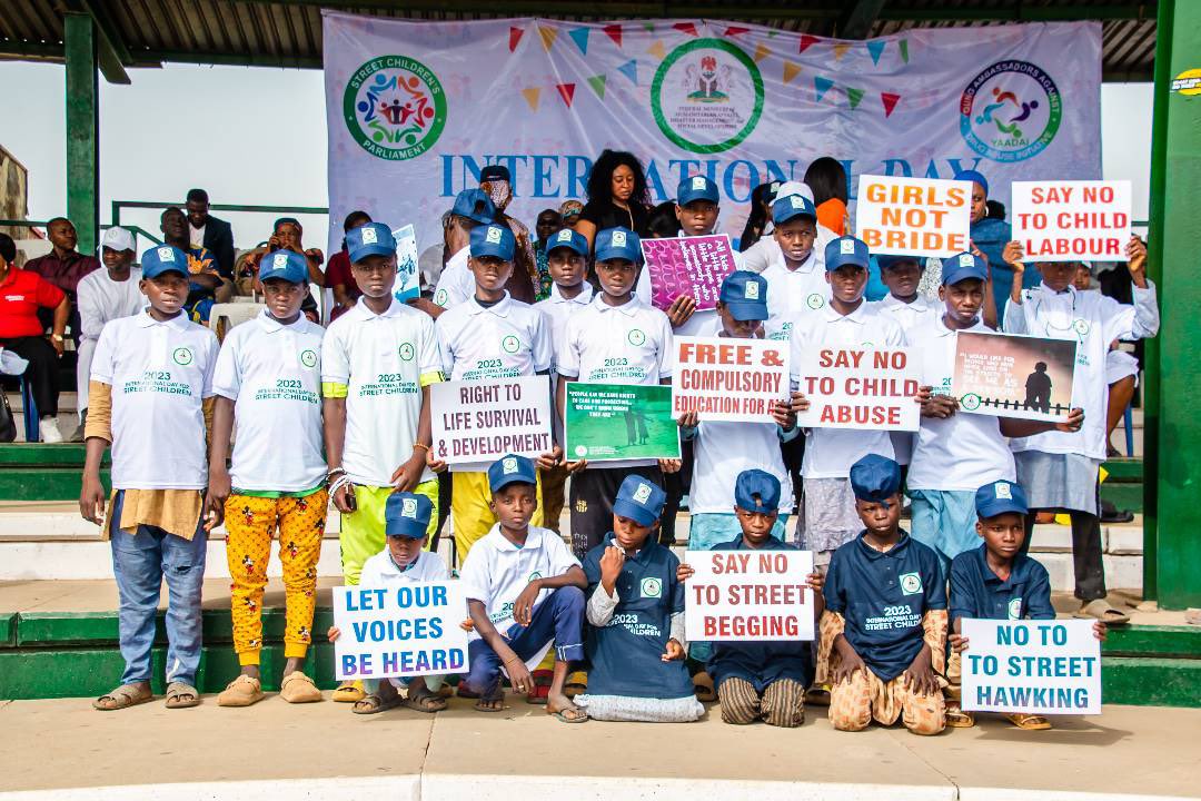 The FMHADMSD  under the leadership of @Sadiya_farouq has started a programme called the Alternate School Programme (ASP) to cater for street children and Out-of-School Children.

#StreetChildrenDay
#Service2Humanity
