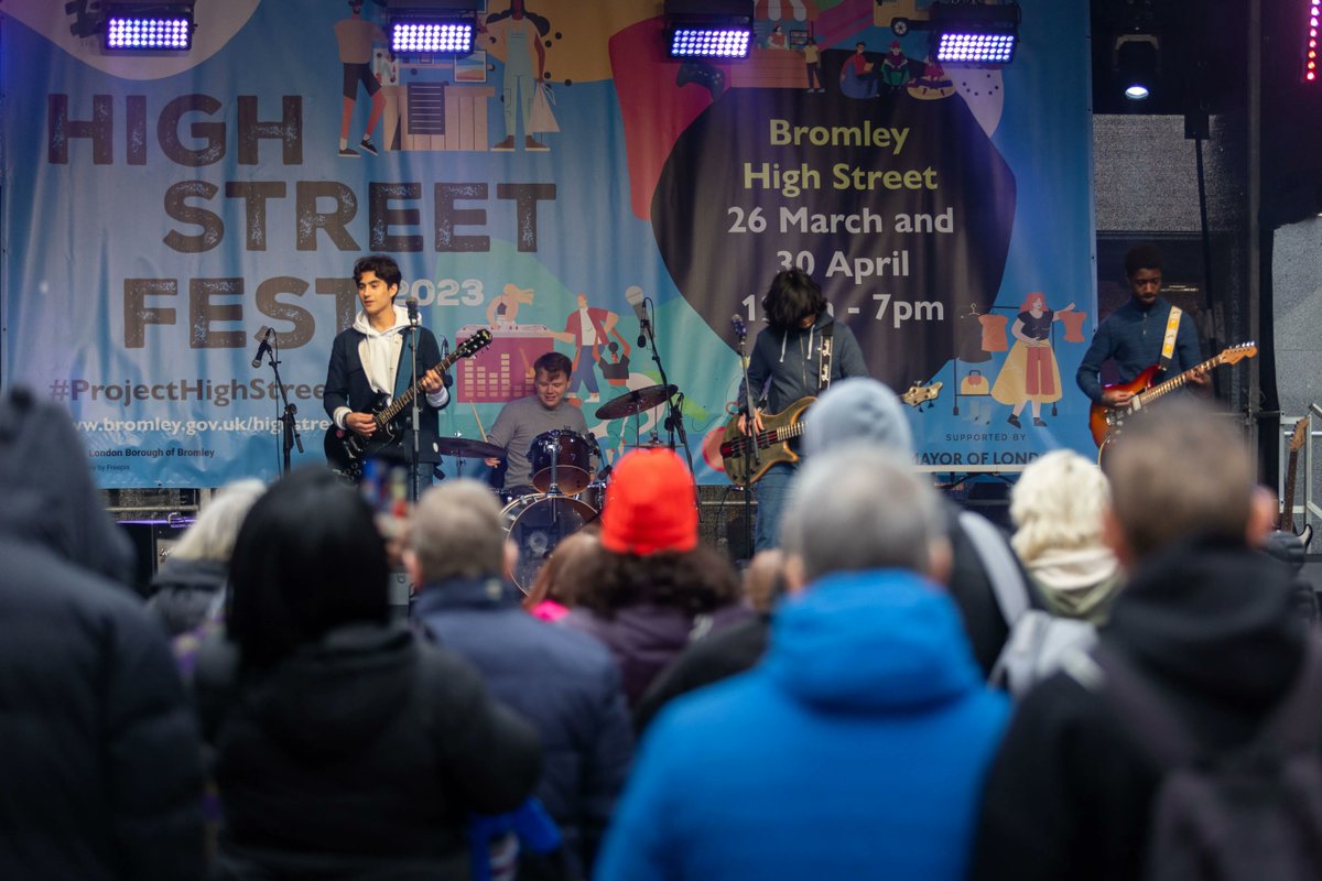 LBofBromley's tweet photo. Two weeks till High Street Fest returns to #Bromley! Check out some photos from last time round of performances, the upcycling station and delicious treats. Expect more music, stalls and entertainment this time round! #ProjectHighStreet #BromleyHighStreet

https://t.co/F4yKHiCXNo https://t.co/26XetNLSKF