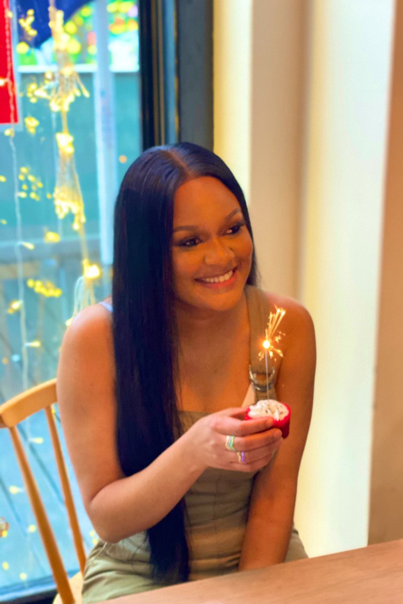 Amy_Odigz's tweet photo. Last lap of my 20s; hoping it’s the best one yet!! 🥳🥳 Happy Birthday to meee!! 🤍🤍🤍 https://t.co/VDoMes0ovz