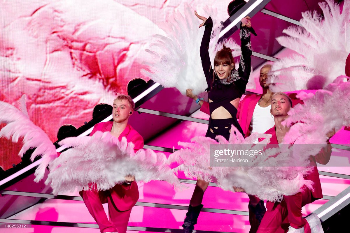 LISANATIONS_'s tweet photo. Lisa always slays the getty images 

LISA COACHELLA COMEBACK
#LisachellaIsHere https://t.co/alOivherTZ