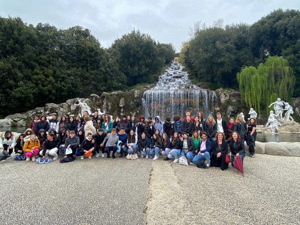 epluswebradio's tweet photo. Today Students and teachers from Malta 🇲🇹, Spain 🇪🇸 and Hungary 🇭🇺explored the @reggiadicaserta thanks to a #treasurehunt organized by @ManzonicampusE 🇮🇹 art teacher with chocolate for everyone!

#epluswebradio #ErasmusPlus https://t.co/BIboxiTTlp