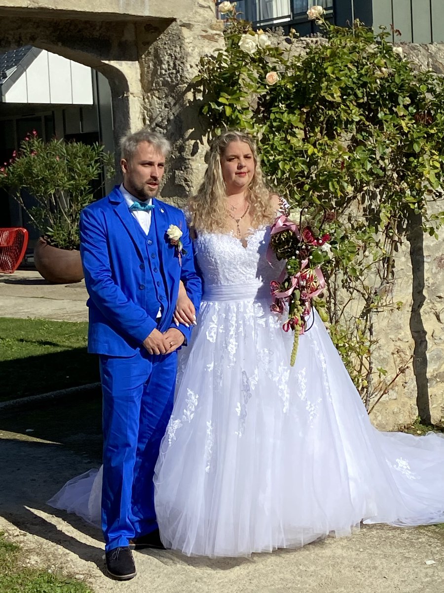 TiyphGrd's tweet photo. 14ans après notre premier bisous, un amour d'été. Après des hauts et beaucoup de bas on est mariés et nous venons d'accueillir notre enfant ❤️ ma plus belle histoire https://t.co/pMn5JpEmAK