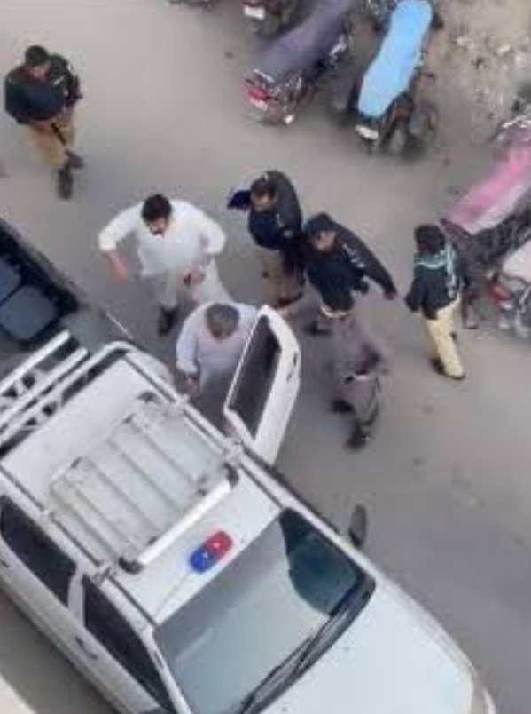 MDanish66729977's tweet image. پولیس اور اداروں نے کاروائی کرتے ہوئے بدنامے زمانہPTIکے رہنما علی زیدی عرف باولا کو کراچی سے گرفتار کر لیا ملزم کو راء اسرائیل اور امریکہ کی فنڈنگ حاصل تھی ملزم17کروڈ کا بھتہ لینے میں ملوث تھا اور کراچی میں افغان دہشتگردوں کا گروہ چلا رہا تھا اور پاکستانی توڑنے کی سازش کر رہا تھا