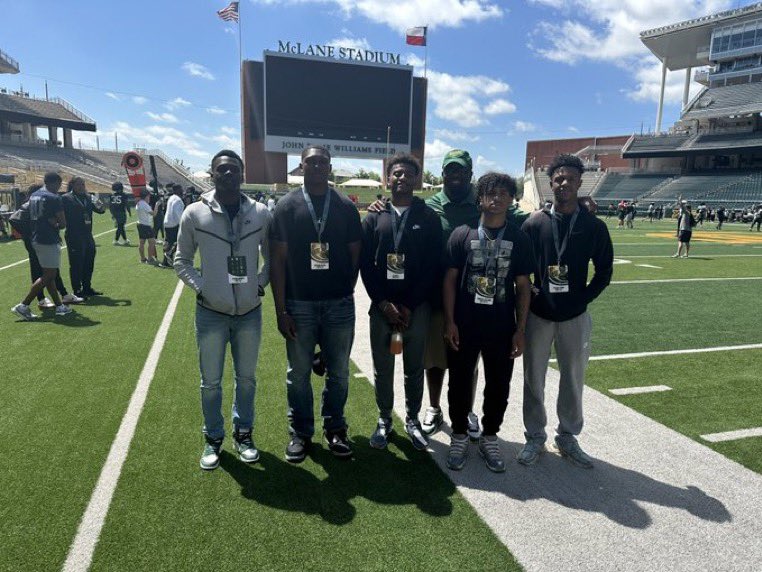 Had a Amazing time at Baylor yesterday! Huge thank to <a href="/ahunt90/">Aaron Hunt</a> &amp; <a href="/CoachPowledge/">Matthew Powledge</a> for the hospitality.