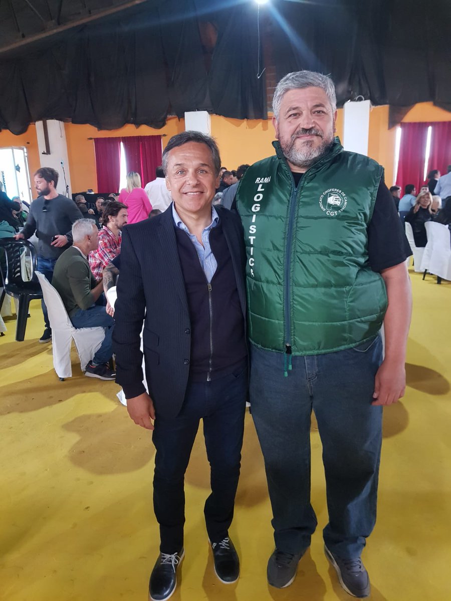 camionerosdeSF's tweet photo. Estuvimos presentes junto al Mtro de Transporte de la Nación @DiegoGiuliano y dirigentes políticos y sindicales locales y de la región, en una instancia que permitió hacer un balance de las obras realizadas y abriendo la posibilidad de diálogo a los distintos actores del sector. https://t.co/icbBasdyMl