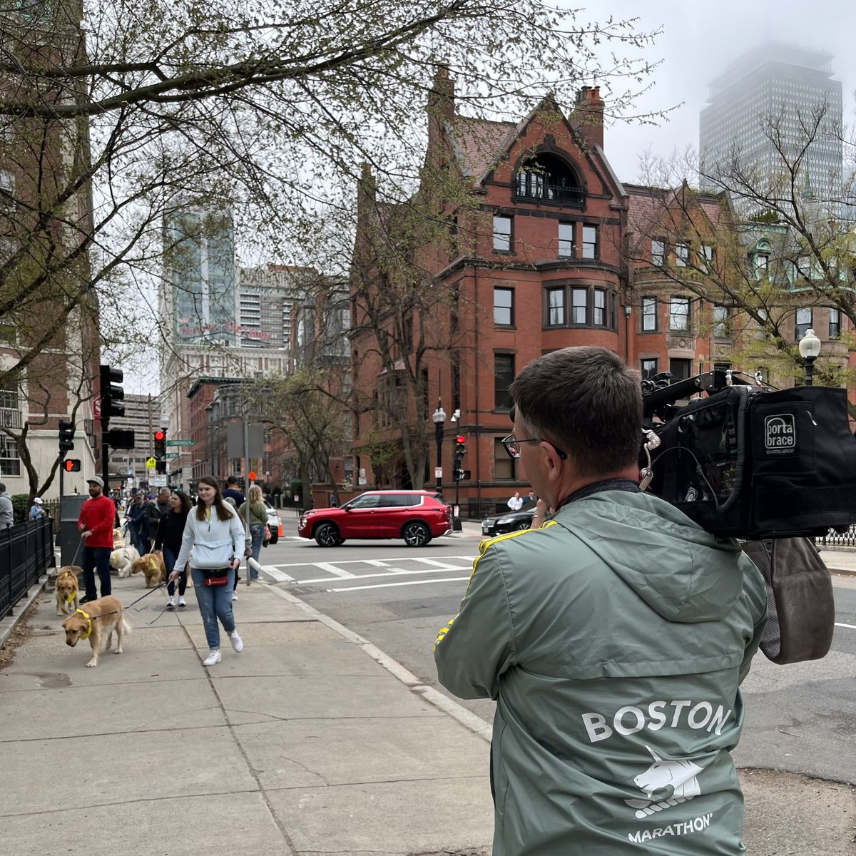 Over 100 golden retrievers and their owners are walking a mile this morning in honor of Spencer, the official #BostonMarathon dog who died earlier this year.