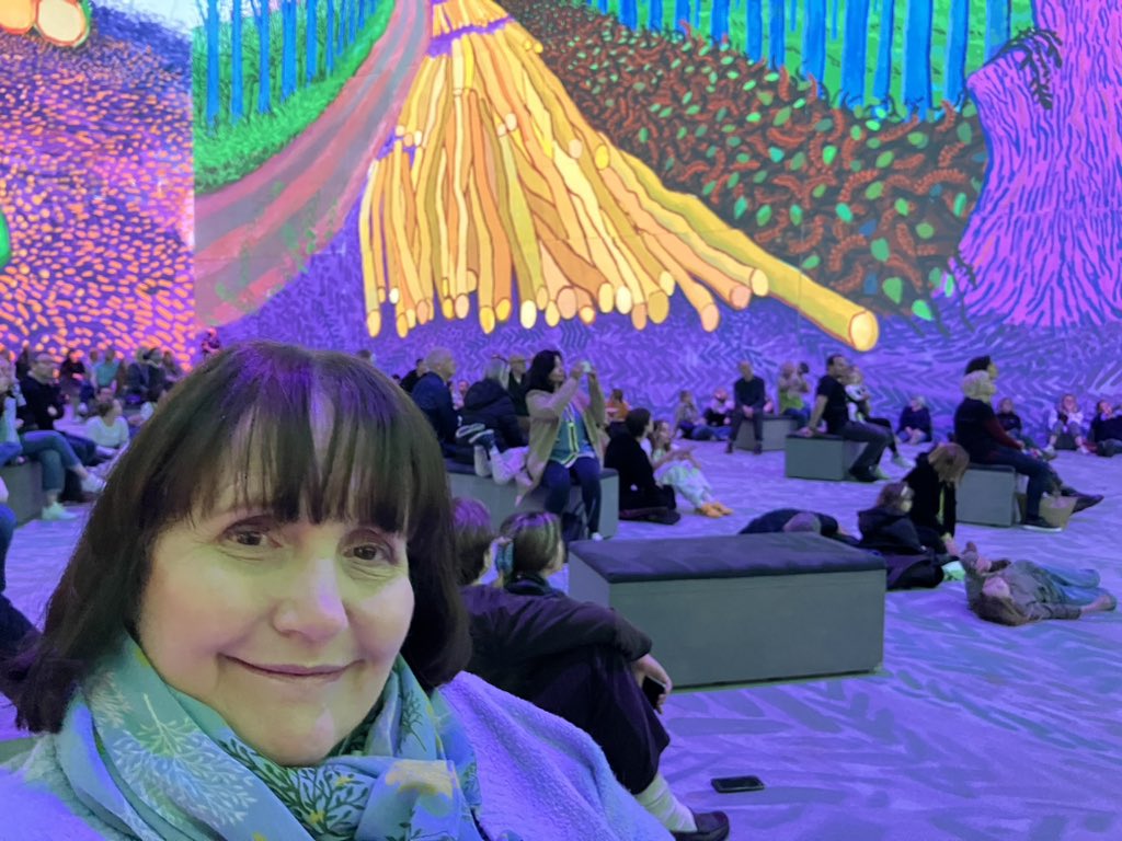 Today @kingscrossN1C to visit @_LightRoomLDN Designed by @haworthtompkins to see the immersive David Hockney: Bigger & Closer (not smaller & further away). It’s an extraordinary shared experience, no still images can really do it any justice. Just go & see for yourself!