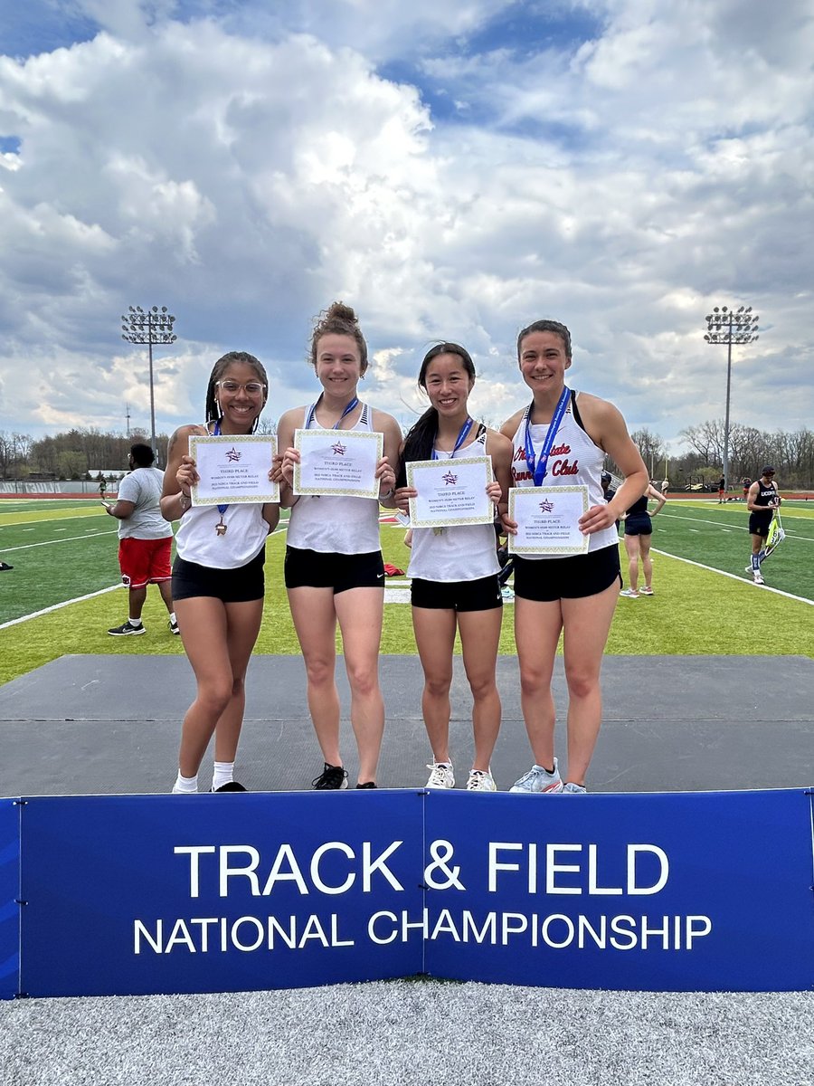 The girls 4x100m relay of Jasmine Jones, Rachel Barrett, Paige Archinal, and Sarah MacDonald took 3rd overall with a time of 51.85 🥳🥳