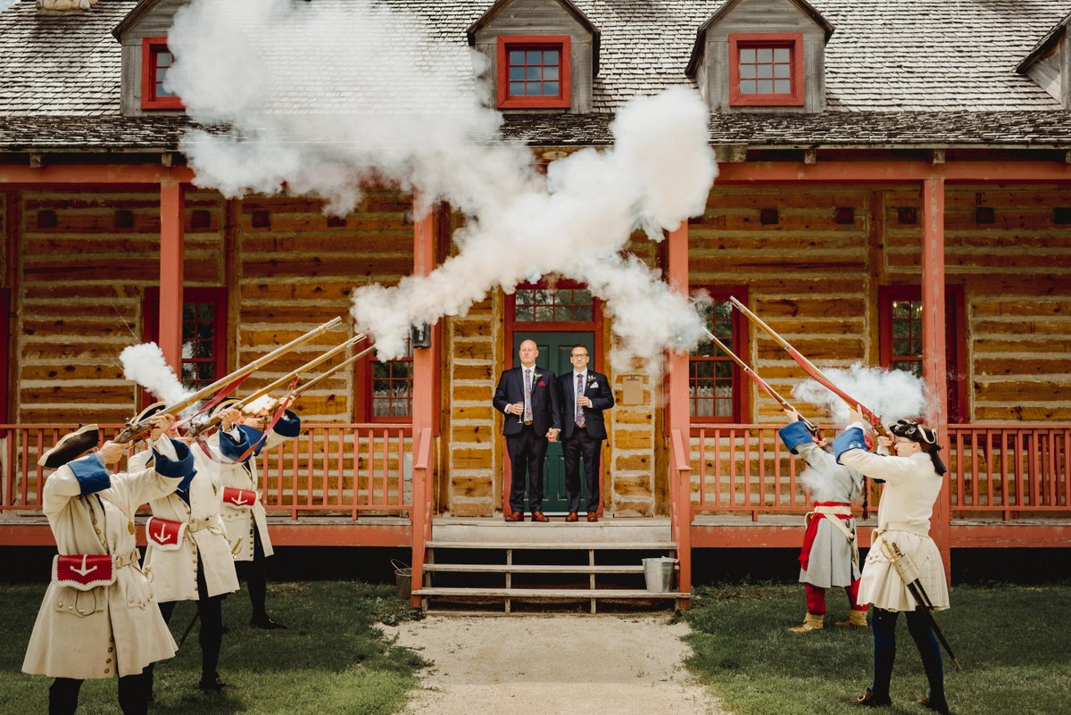 Adding memorable, special touches to your day.  Inquire to learn more!
Photo credit: Black &amp; Gold Photography

Ajoutez des touches mémorables et spéciales à votre journée. Renseignez-vous pour en savoir plus!

#historicvenue
#fortgibraltar
#weddingphoto
#gunsalute
#weddingve