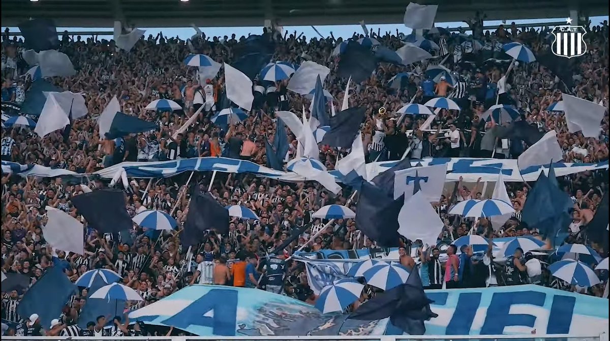 Con los bombos y con los trapos vamos a todos lados, desconTrolados💙