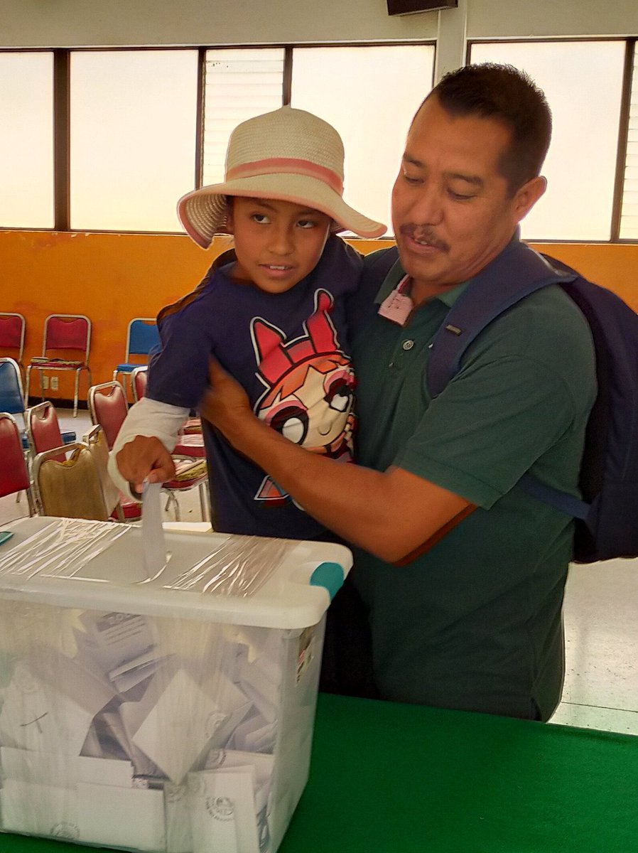 ISNNoticias's tweet photo. #Laboral Con el 95% de la aprobación🗳️ de las y los trabajadores, legitima su CCT el sindicato R. Flores Magon FTP CTM de la empresa Carpe. Con las orientaciones de sus grandes líderes sindicales Don @CarlosAceves_ 🇲🇽 y @leobardosoto #LaCTM avanza en la LEGITIMACIÓN de sus CCT https://t.co/GrXbYV69bl