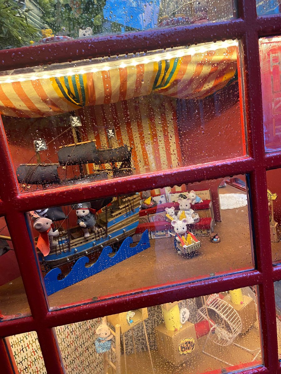 debnewt99's tweet photo. Cute phone box in Oxford 💗 https://t.co/D50CMLWUJC