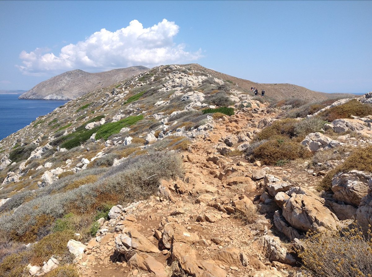 booksbyJeanneR's tweet image. #writerlywipchat 16
The last road trip we took ended in a walking one — via Laconia (this is Sparta!) to the tip of cape Tainaron in the Peloponnesus last August. It was an ankle-busting path but glorious; bonus: got to poke around the site of the supposed necromanteion there👍