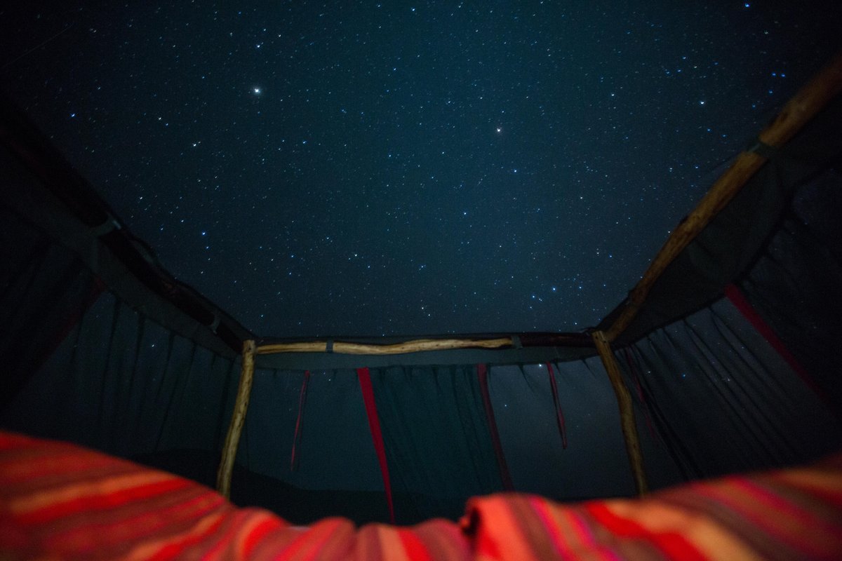 Sleeping under the African night sky! 📸 #loisabastarbeds @elewana #Vayeni #safariexperts #luxurysafaris #Laikipia #luxurytravel #ElewanaCollection #ElewanaMoments #MagicalKenya #Africa #exclusiveexperiences #travelwithus #Vayenitravel #naturalbeauty #starbeds