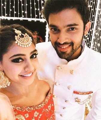 16-4-2k18 🫀MY HEARTS MOST FAVOURITE PICTURE 🧿😍🤴👸#KYY4 last day is beautiful 🥺 but #KYY3 WRAP UP&THAT UNEXPECTED LIVE CHATS ALWAYS REMINDS SO SPECIAL 🤧🙌AND AFTER THAT DILL LELO❤ #ParthSamthaan #NitiTaylor #MaNan #PaNi HAPPY INTERNATIONAL PaNi DAY TO US 💦💫😇#HappyPaNiDay