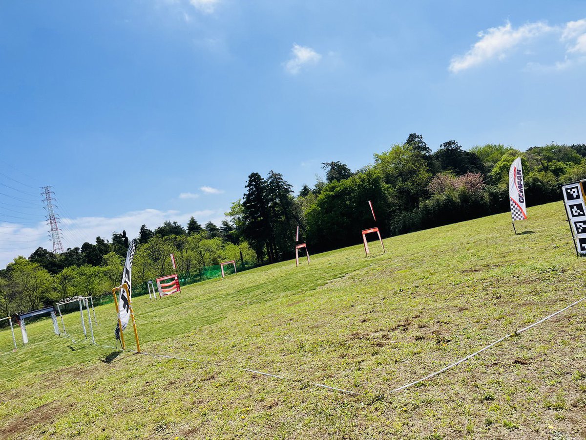 FpvKanata's tweet photo. 今日multiGPのコースを完全再現してみた!コースのイメージとしてはJDLのような意地悪なカーブばっかりだったけどおもろい Σ( ̄。 ̄ノ)ノ そして、午後からは雨が降ったのでベロシやったら指に穴あいた😩
#FDF #ドローン日記 #multigp #fpvdrone
#指穴開く https://t.co/1XmYbYSza4