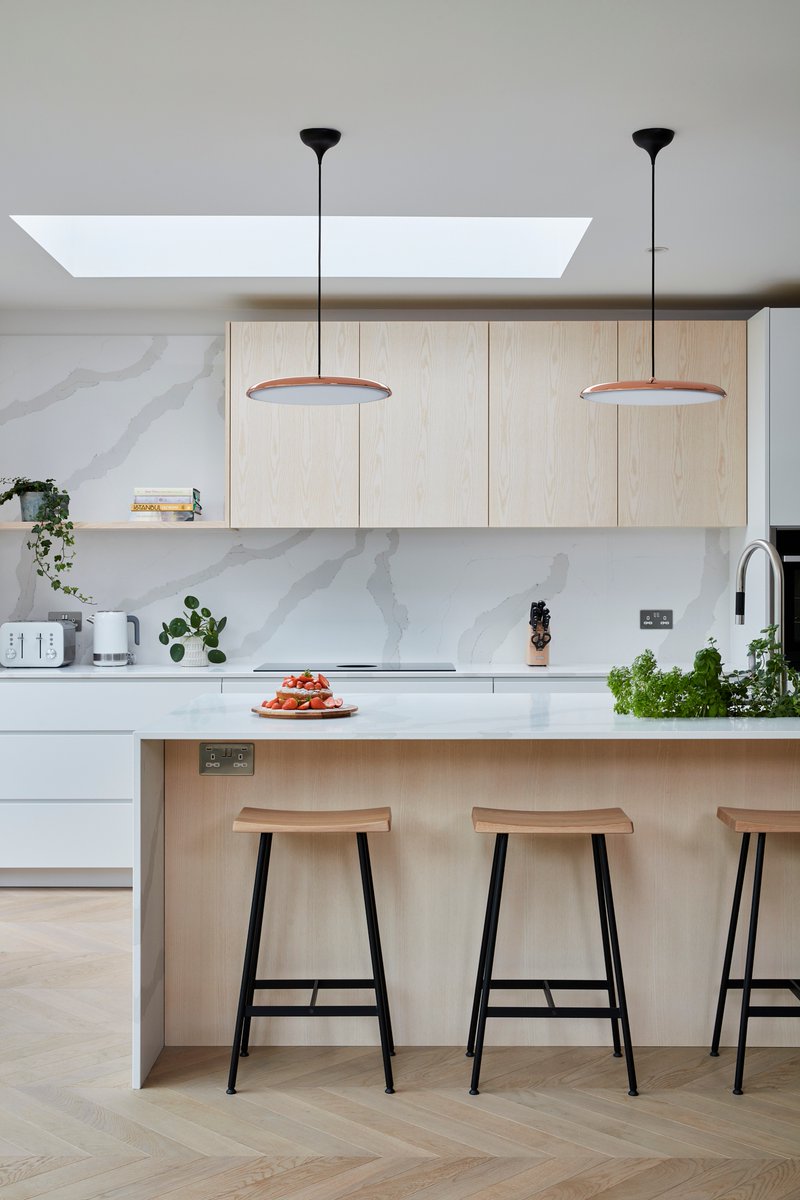 solakitchens's tweet photo. The minimalist aesthetic of clean, simplistic lines is an integral part of the Scandinavian style. Check out this stunning kitchen and see why this simple, yet sophisticated look is a must-have in any home! #scandikitchen #luxurykitchens #kitchens https://t.co/1oOm45hkN8 https://t.co/gXRXeCBJim