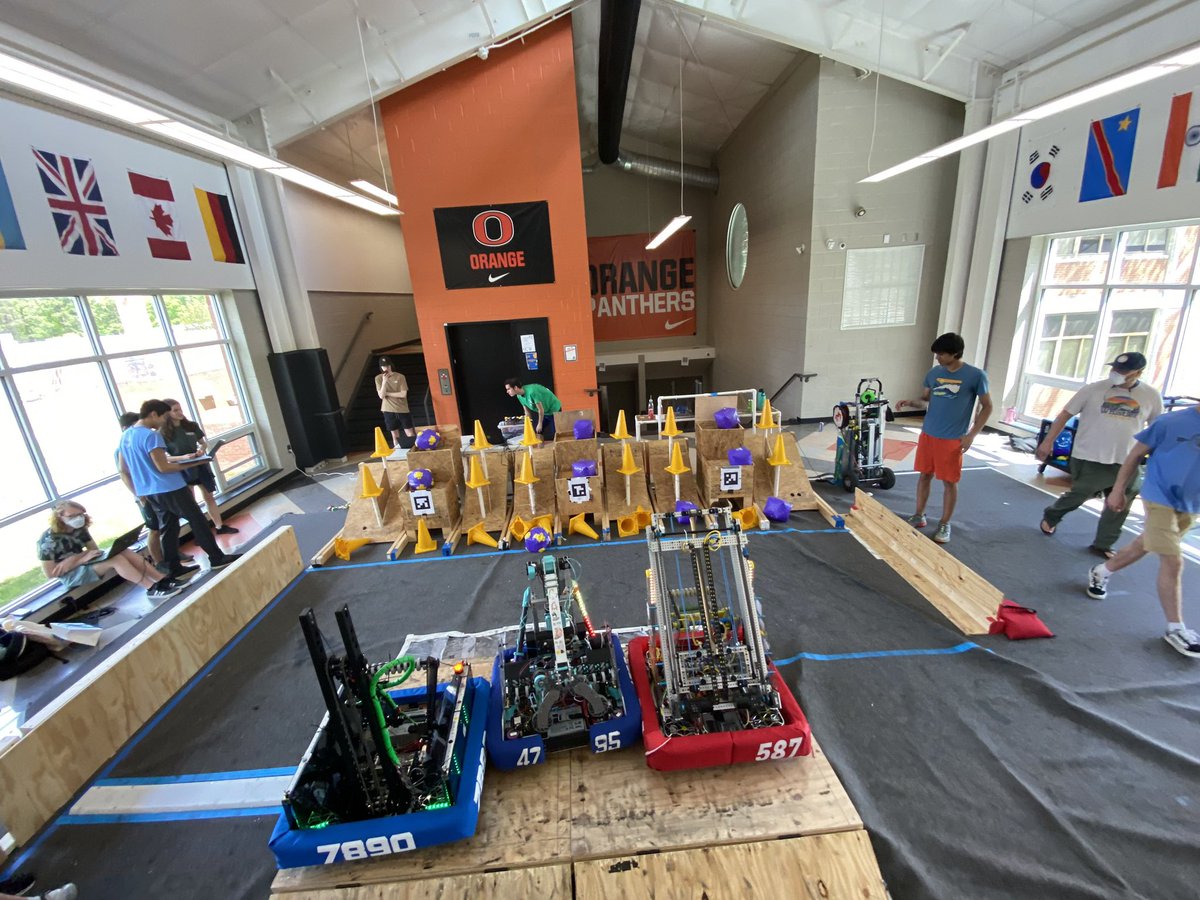 587Hedgehogs's tweet photo. @FIRSTNC @FRCTeams practicing together @OrangeHS_NC one last time before Houston Championships. Thanks Eastbots and Sequence for a great season. #jdinspires #Hass #TeamREV https://t.co/3u4Oc4zYsa