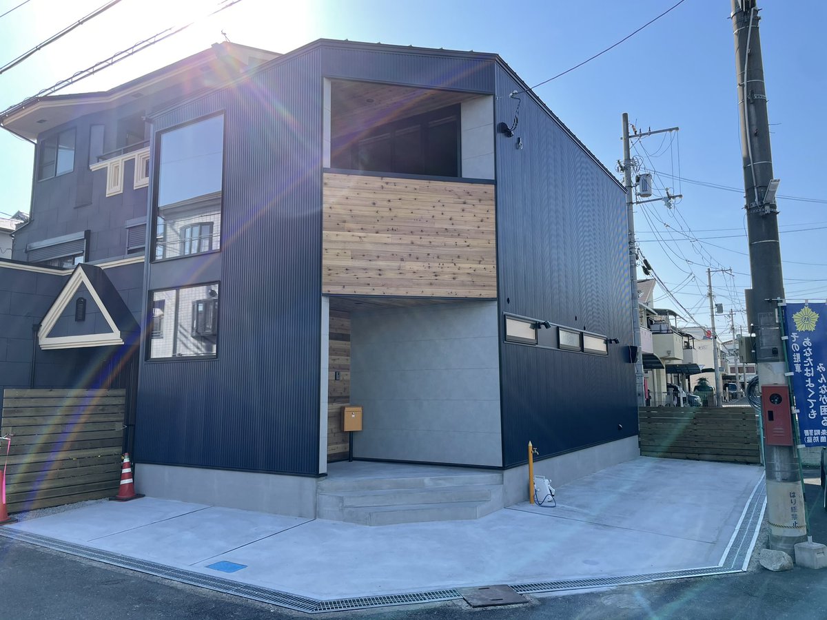 S_3_3_3_3's tweet photo. マイハウス完成🏠

目標の25歳で無事自分の家建てれました✌🏻
これからも家族皆んなに支えて貰いながらバリバリ働いて頑張ります🏋️

次の休みの日バルコニーで速攻BBQしたろかな🍖 https://t.co/NeGbeISdHa