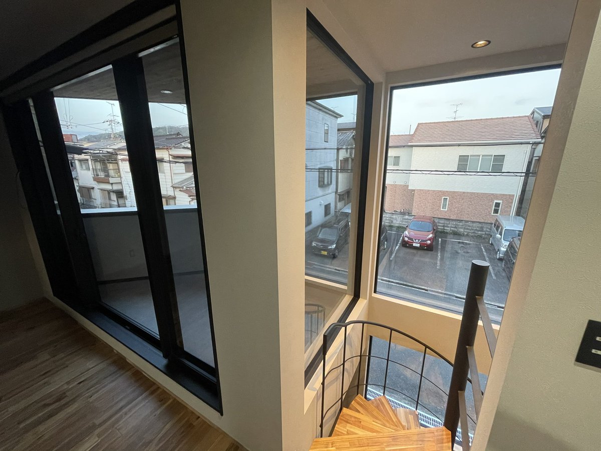 S_3_3_3_3's tweet photo. マイハウス完成🏠

目標の25歳で無事自分の家建てれました✌🏻
これからも家族皆んなに支えて貰いながらバリバリ働いて頑張ります🏋️

次の休みの日バルコニーで速攻BBQしたろかな🍖 https://t.co/NeGbeISdHa