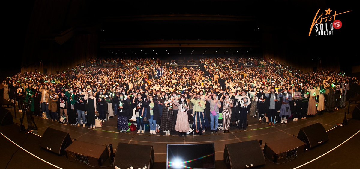 happysunskies's tweet photo. คนเยอะพอๆกันทั้ง4รอบ แต่ไม่ใช่ทุกคนที่ดูทุกรอบ บางคนไปแค่โตเกียวหรือแค่โอซาก้า แสดงว่ารวมๆแล้วคนดูมีเยอะกว่าที่เห็นใน 1 รอบ ยังมีคนญปที่อยากไปแต่ติดธุระติดงานด้วย เป็นคอนฯแรกในชีวิตของน้องที่อบอุ่นมาก ยินดีกับน้องด้วย สมควรได้รับจริงๆ @kristtps 

#KristSoloAsiaTour2023inJAPAN https://t.co/40EW3insBR