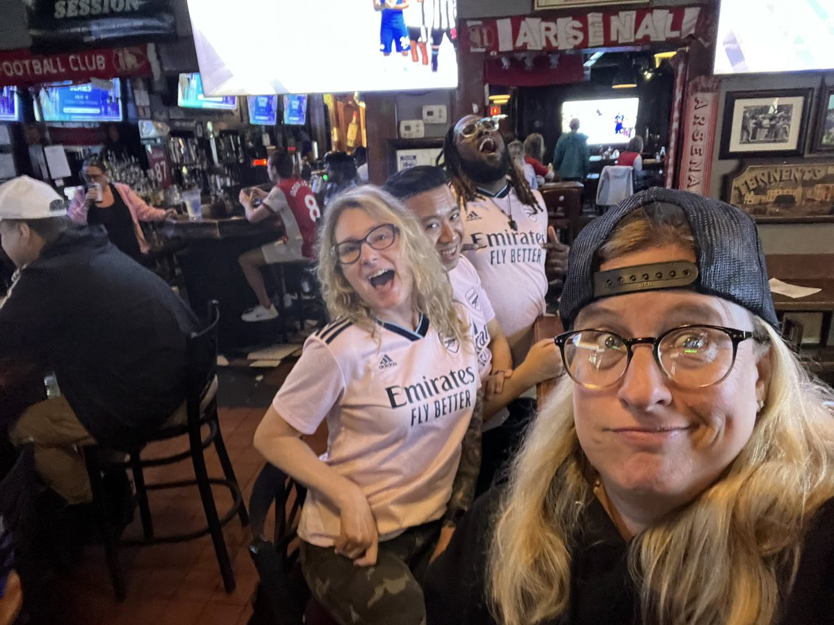 ragamfn's tweet photo. They’ve got me surrounded! #ATLGOONERS #MYPLMORNING #GGMU #MANUTD #MANCHESTERISRED #MUFC #MUFCFANS #MUFCATL #MANUTDATL @PREMIERLEAGUE #nbcsportssoccer https://t.co/RUj5l2JBPV