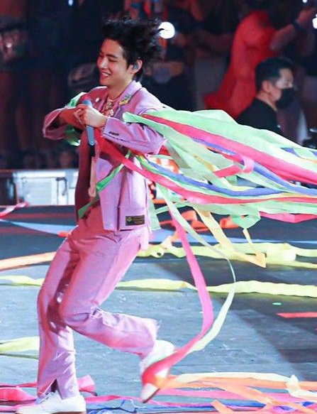 Do I have to give confettis to make them happy? ok