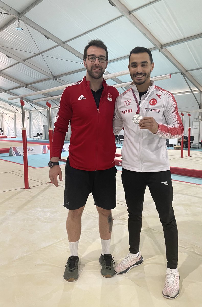 smtbyrktrgl's tweet photo. Ferhat Arıcan! Avrupa Şampiyonası Paralel Bar Gümüş Madalya! 🇹🇷 Şampiyona boyunca yanında olmak, ekibin bir parçası olabilmek büyük keyifti. Öğrenerek yola devam ediyoruz. #AriCanDo https://t.co/Bcpv6Ktorv