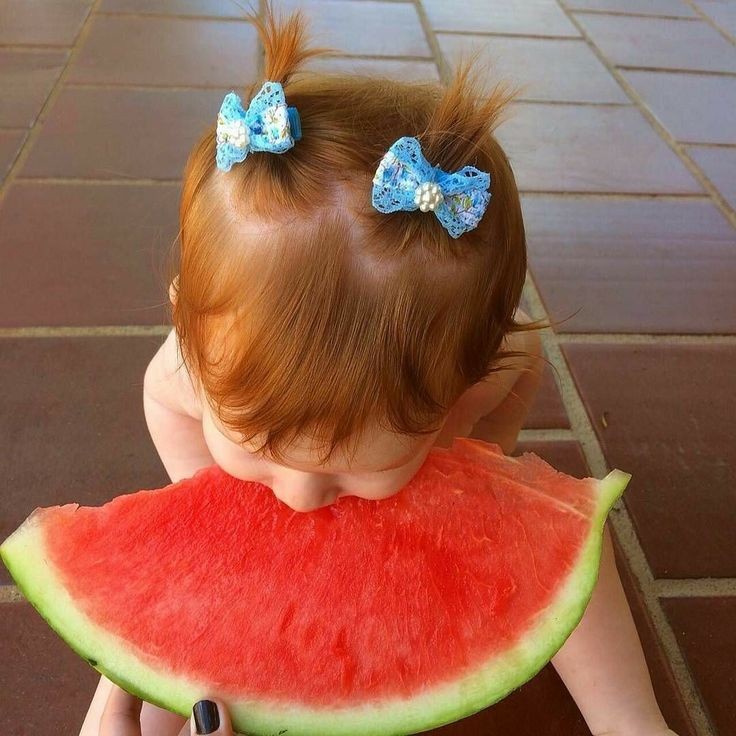Relembrando a vez que tinha 7/8 meses e comi frutinha pela primeira vez! 🍉