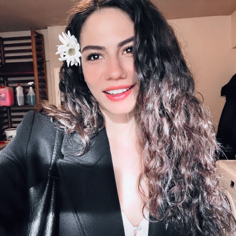 hourlydemet's tweet photo. 🌼 #demetözdemir https://t.co/BL586syEi0