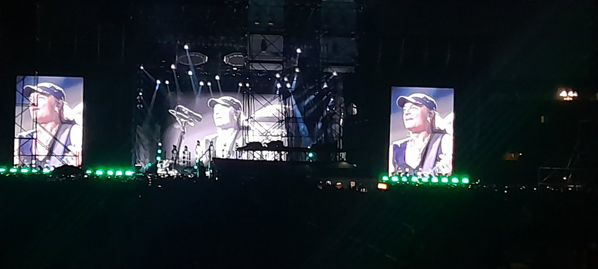 OLGUITAGP09's tweet photo. Excelente show @scorpions https://t.co/rRo2aKIC8f