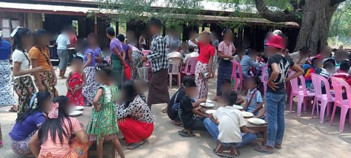 miN13700's tweet image. #RevolutionaryThingyan together with feeding Satuditha (public charity feast) was held in a people's education school in Sagaing Region's #Budalin township on April 16.

#2023Apr16Coup
#WhatsHappeningInMyanmar