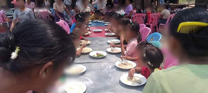miN13700's tweet image. #RevolutionaryThingyan together with feeding Satuditha (public charity feast) was held in a people's education school in Sagaing Region's #Budalin township on April 16.

#2023Apr16Coup
#WhatsHappeningInMyanmar